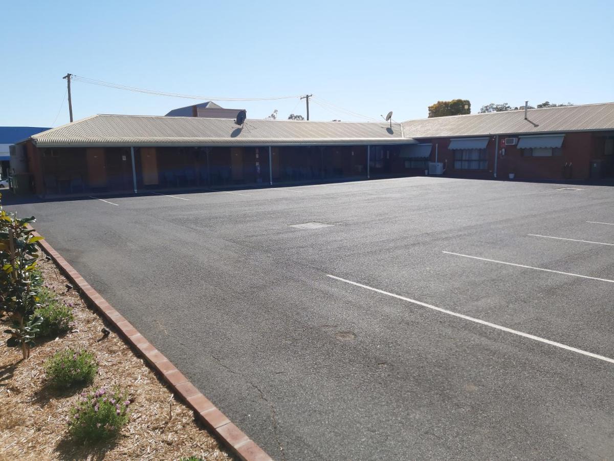 Country Mile Motor Inn Forbes Dış mekan fotoğraf
